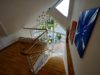 Lichtdurchfluteter Eingangsbereich mit Glasarchtektur